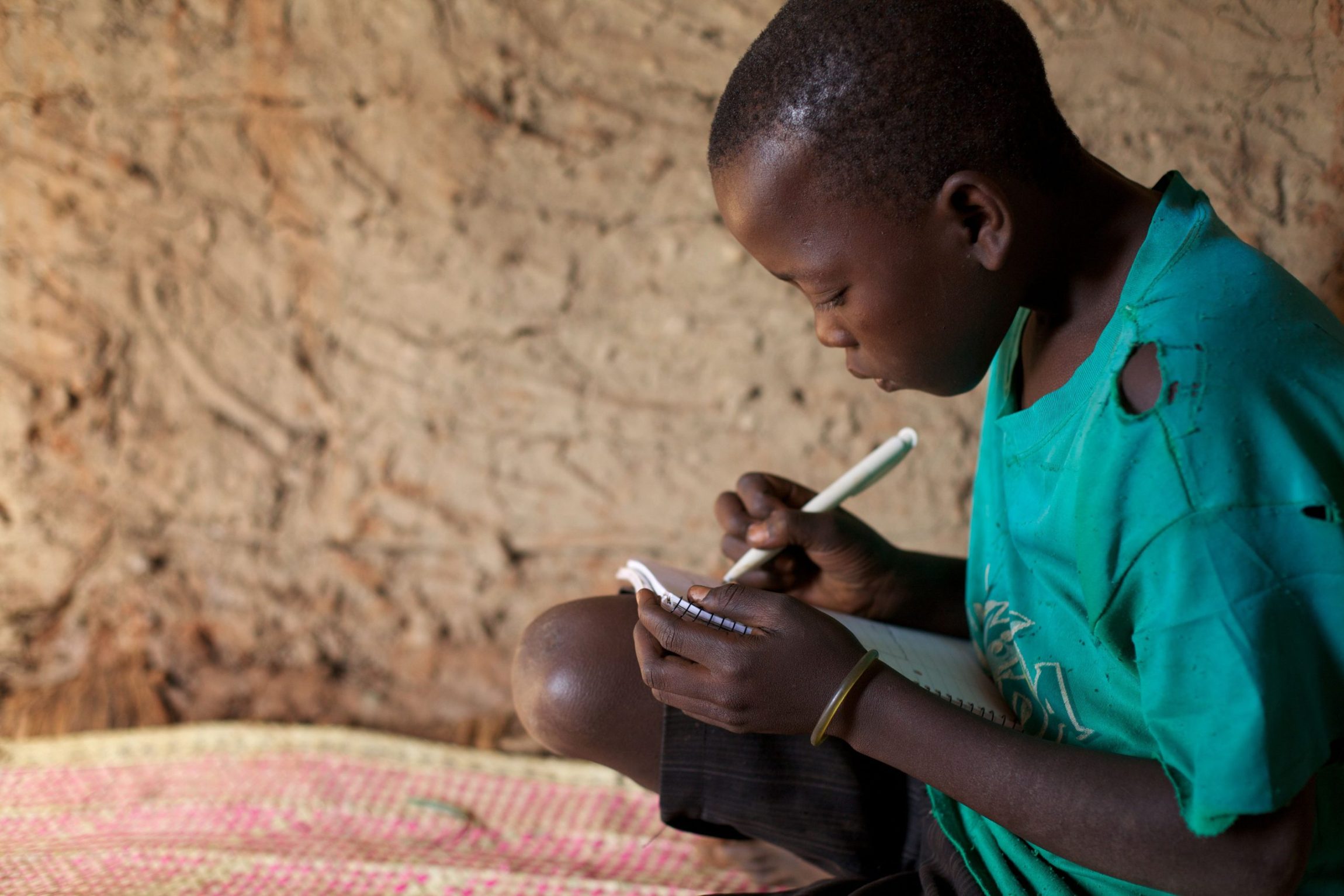 Moses tegner dr&oslash;mme i Uganda