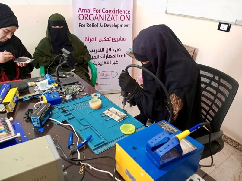 a number of female trainees at Amal center in Deir-ez-Zor